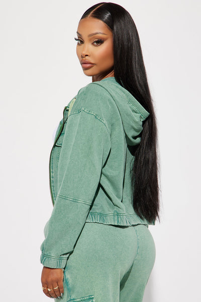 https://cdn.shopify.com/s/files/1/0293/9277/files/08-03-23Studio2_TK_RL_12-24-43_34_J4K6182C_Green_47282_CM.jpg?v=1691695657&with=400&height=600