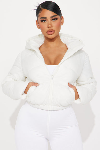 https://cdn.shopify.com/s/files/1/0293/9277/files/08-04-23Studio5_HY_IM_13-54-13_35_74593_Ivory_6708_DQ.jpg?v=1691684020