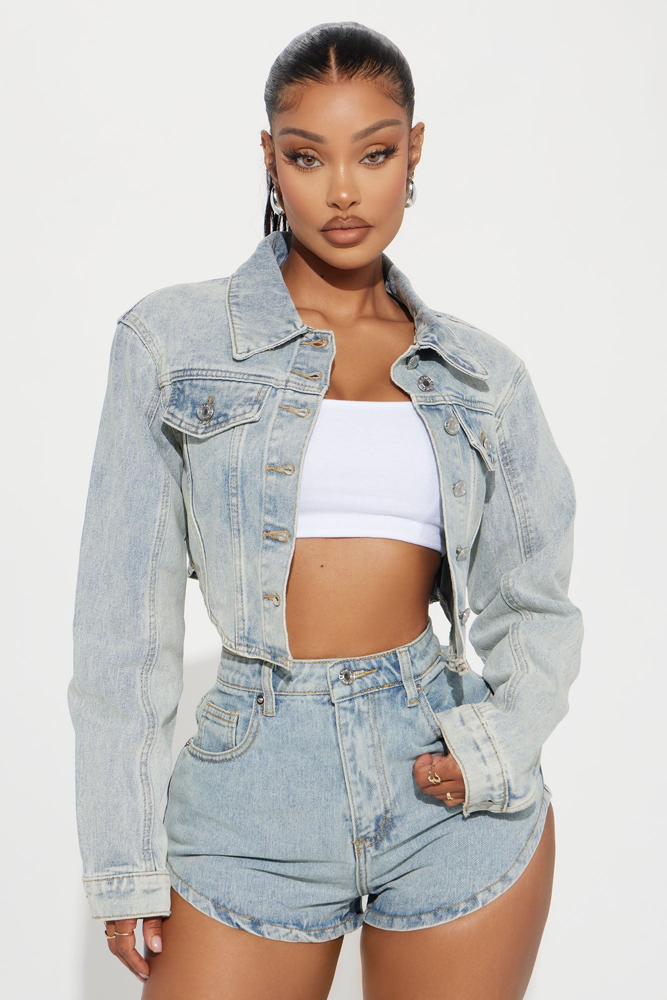 https://cdn.shopify.com/s/files/1/0293/9277/files/08-06-24_S2_23_D2400159026_LightWash_CXB_RL_13-47-40_10355_CM.jpg?v=1723071346