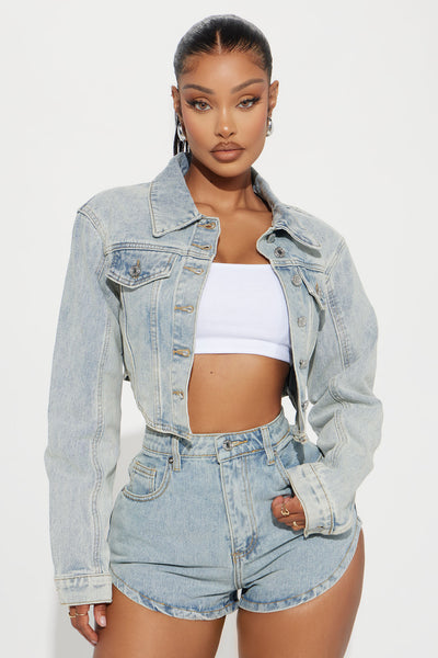 https://cdn.shopify.com/s/files/1/0293/9277/files/08-06-24_S2_23_D2400159026_LightWash_CXB_RL_13-47-40_10355_CM.jpg?v=1723071346&with=400&height=600