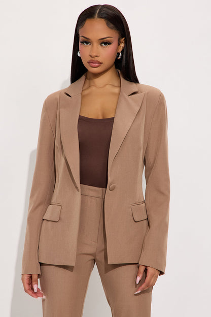 https://cdn.shopify.com/s/files/1/0293/9277/files/08-06-25_S8_43_GW24K1947A_Chestnut_CR_SS_15-33-26_9039_PXF.jpg?v=1754604059