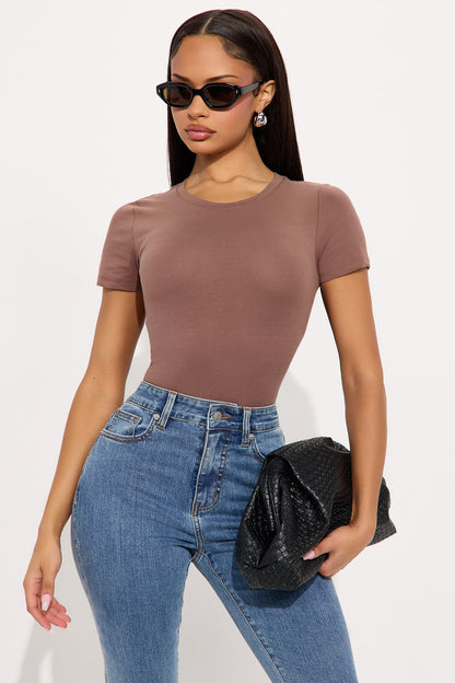 https://cdn.shopify.com/s/files/1/0293/9277/files/08-06-25_S8_6_T11733_Brown_CR_SS_12-01-48_8270_PXF.jpg?v=1754597809