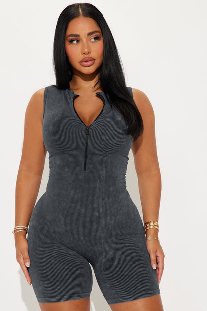 https://cdn.shopify.com/s/files/1/0293/9277/files/08-07-24_S3_40_J1M1685C_Brown_KS_AP_14-30-45_47369_CM_KP_Black.jpg?v=1741031482