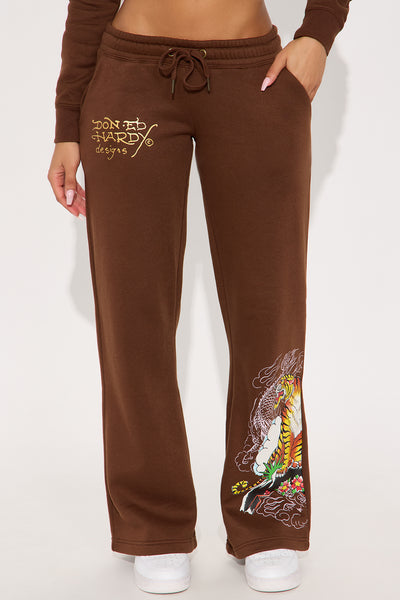 https://cdn.shopify.com/s/files/1/0293/9277/files/08-07-25_S8_14_EHW820069FN_Brown_AE_PC_11-29-48_9266_PXF.jpg?v=1754694359&with=400&height=600