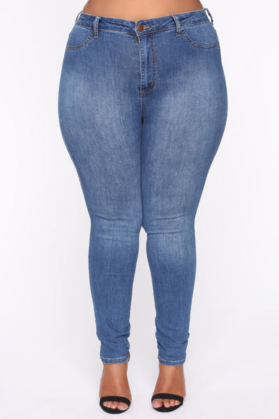 https://cdn.shopify.com/s/files/1/0293/9277/products/08-08-19_Studio_2_MA_14-26-54_32_FN100_MediumBlueWash_15758_KS.jpg?v=1655166981&with=400&height=600
