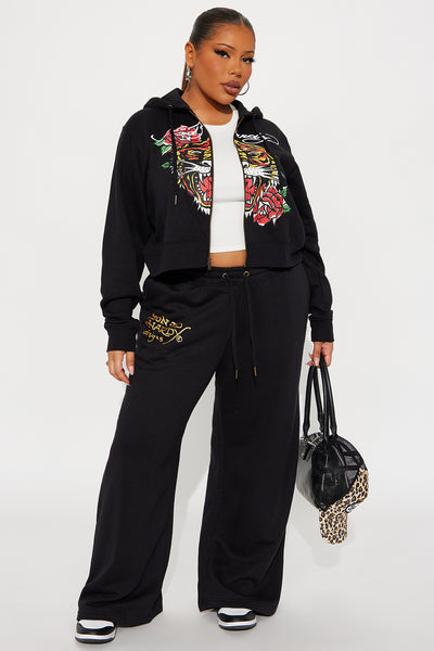 https://cdn.shopify.com/s/files/1/0293/9277/files/08-13-25_S4_42_EHW180029_Black_JG_JW_14-23-09_PLUS_45946_PXF.jpg?v=1755273149&with=400&height=600