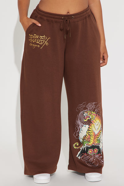 https://cdn.shopify.com/s/files/1/0293/9277/files/08-13-25_S5_45_EHW820069FN_Brown_CR_SS_15-04-26_PLUS_5968_PXF.jpg?v=1755211357&with=400&height=600