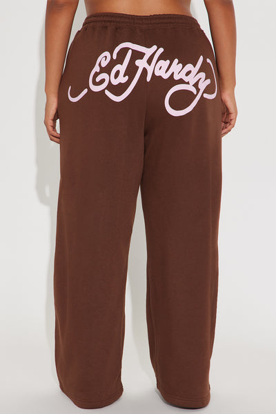 https://cdn.shopify.com/s/files/1/0293/9277/files/08-13-25_S5_45_EHW820069FN_Brown_CR_SS_15-04-26_PLUS_5975_PXF.jpg?v=1755211357&with=400&height=600