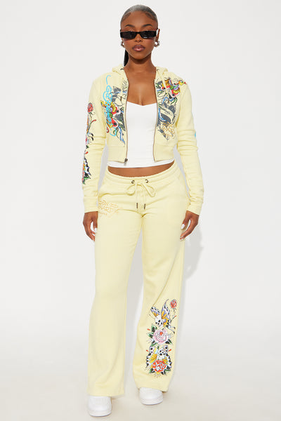 https://cdn.shopify.com/s/files/1/0293/9277/files/08-13-25_S6_54_EHW18001FN_ButterYellow_CXB_AC_14-37-18_99438_PXF.jpg?v=1755206382&with=400&height=600