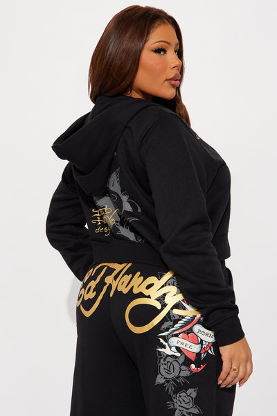 https://cdn.shopify.com/s/files/1/0293/9277/files/08-19-25_S4_1_EHW180024_Black_ZSR_JG_SS_09-59-51_PLUS_49452_PXF.jpg?v=1755875321&with=400&height=600