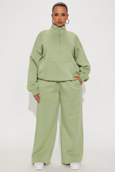 https://cdn.shopify.com/s/files/1/0293/9277/files/08-20-25_S6_38_123QUARTERZIP_Sage_HY_JW_15-37-29_PLUS_100169_PXF.jpg?v=1756322885&with=400&height=600