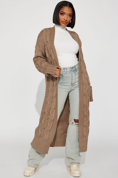 https://cdn.shopify.com/s/files/1/0293/9277/files/08-23-23Studio8_CB_PC_12-04-42_26_ZD230334_Taupe_8014_CM.jpg?v=1693347120