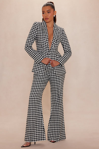 https://cdn.shopify.com/s/files/1/0293/9277/files/08-26-25_S5_47_GW25K5228B_BlackWhite_TK_IM_15-17-17_10611_PXF.jpg?v=1756317694&with=400&height=600