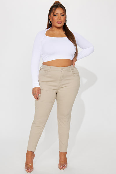 https://cdn.shopify.com/s/files/1/0293/9277/files/08-28-23Studio4_KT_IM_11-14-00_22_9051_Khaki_P_3979_PLUS_PXF.jpg?v=1693934345&with=400&height=600