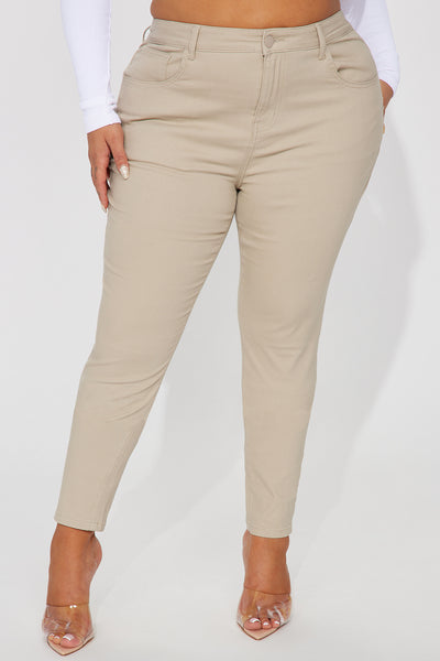 https://cdn.shopify.com/s/files/1/0293/9277/files/08-28-23Studio4_KT_IM_11-14-05_22_9051_Khaki_P_3982_PLUS_PXF.jpg?v=1693934343&with=400&height=600