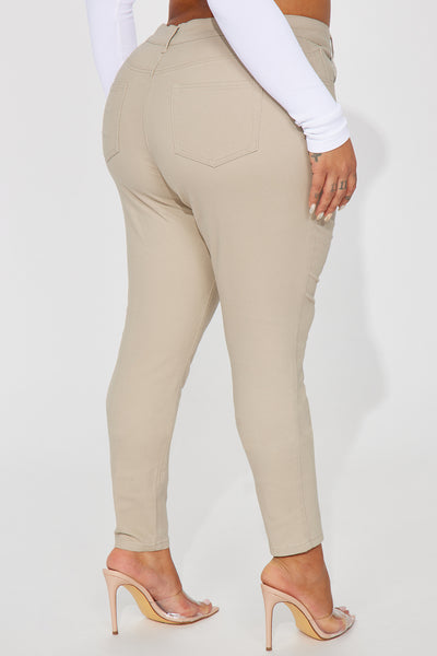 https://cdn.shopify.com/s/files/1/0293/9277/files/08-28-23Studio4_KT_IM_11-14-21_22_9051_Khaki_P_3984_PLUS_PXF.jpg?v=1693934344&with=400&height=600