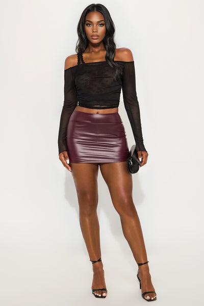 https://cdn.shopify.com/s/files/1/0293/9277/files/08-28-25_S5_35_M4781_Burgundy_HY_CM_11-21-27_53712_CM-Adia_PXF.jpg?v=1767037589&with=400&height=600