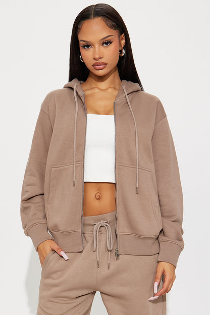 https://cdn.shopify.com/s/files/1/0293/9277/files/08-28-25_S6_12_123ZIPUP_Mocha_KJ_PC_11-12-53_145770_PXF.jpg?v=1756745449