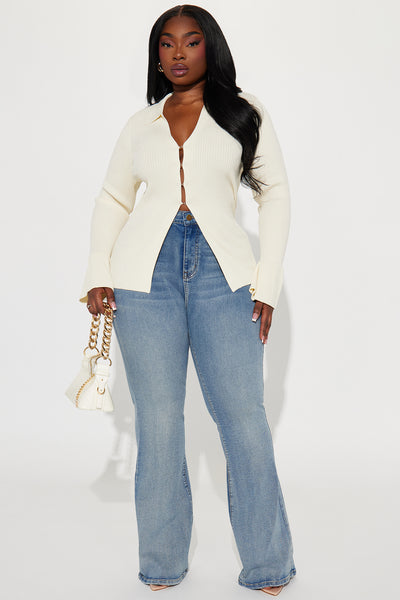 https://cdn.shopify.com/s/files/1/0293/9277/files/08-30-23Studio3_KT_IM_10-54-46_11_YJDM15HRSFL3_VintageWash_P_1031_PLUS_PXF.jpg?v=1722033122&with=400&height=600