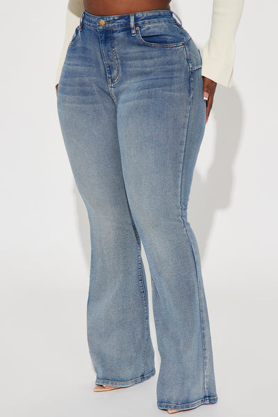 https://cdn.shopify.com/s/files/1/0293/9277/files/08-30-23Studio3_KT_IM_10-55-56_11_YJDM15HRSFL3_VintageWash_P_1046_PLUS_PXF.jpg?v=1722033122&with=400&height=600