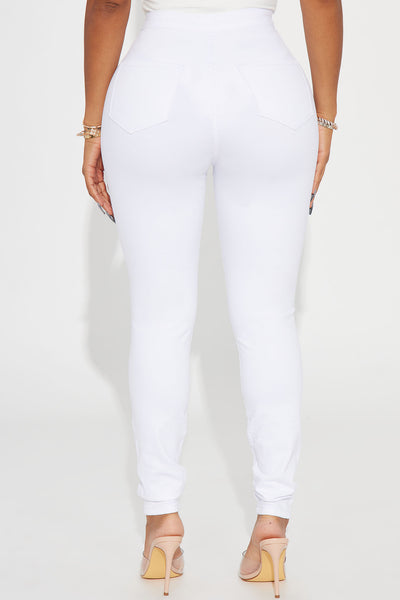 https://cdn.shopify.com/s/files/1/0293/9277/files/09-07-23Studio1_KT_PC_10-54-44_11_FN103FN_White_PR_3357_JB.jpg?v=1735240548&with=400&height=600