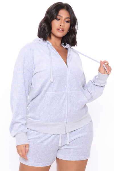 https://cdn.shopify.com/s/files/1/0293/9277/products/09-09-20Studio3_AP_SA_12-02-32_32_7021_HeatherGrey_P_0756_PLUS_NT.jpg?v=1653522735&with=400&height=600