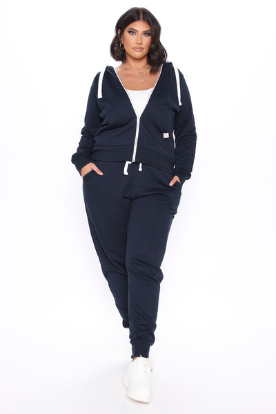 https://cdn.shopify.com/s/files/1/0293/9277/products/09-10-20Studio3_AP_VR_10-50-07_19_J415_Navy_0713_PLUS_RA.jpg?v=1658435474&with=400&height=600
