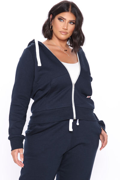 https://cdn.shopify.com/s/files/1/0293/9277/products/09-10-20Studio3_AP_VR_10-50-11_19_J415_Navy_0716_PLUS_RA.jpg?v=1658435474&with=400&height=600
