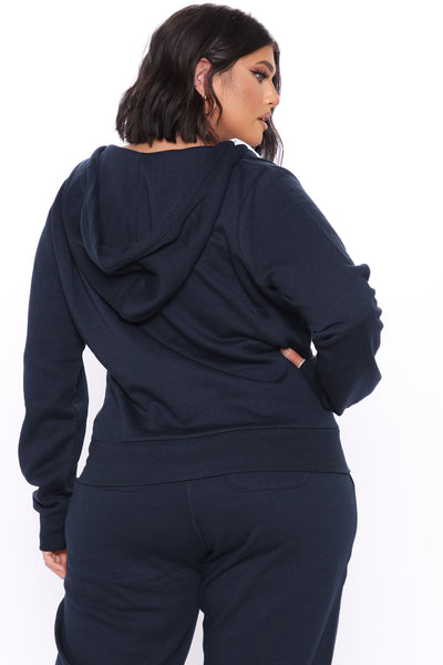 https://cdn.shopify.com/s/files/1/0293/9277/products/09-10-20Studio3_AP_VR_10-50-42_19_J415_Navy_0727_PLUS_RA.jpg?v=1658435474&with=400&height=600