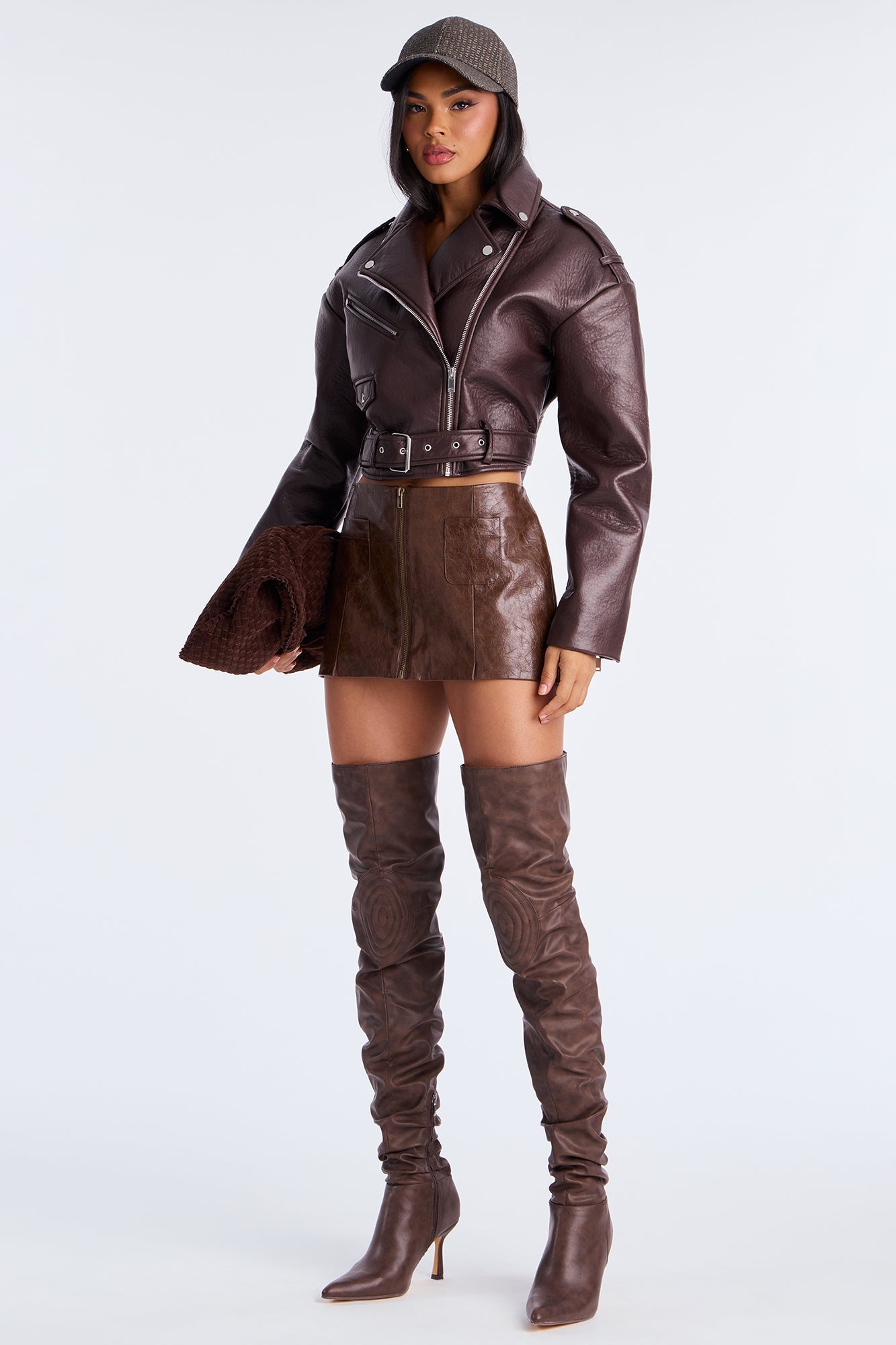 https://cdn.shopify.com/s/files/1/0293/9277/files/09-10-25_S10_19_B22503SK4101_Brown_RA_IM_10-51-29_0909_PXF.jpg?v=1757708337