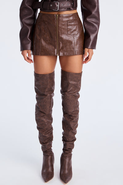https://cdn.shopify.com/s/files/1/0293/9277/files/09-10-25_S10_19_B22503SK4101_Brown_RA_IM_10-52-01_0920_PXF.jpg?v=1757708343&with=400&height=600