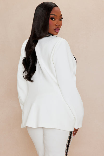 https://cdn.shopify.com/s/files/1/0293/9277/files/09-12-25_S5_19_25GWF4124A_WhiteBlack_AE_JS_13-08-43_PLUS_2219_PXF.jpg?v=1758059340&with=400&height=600
