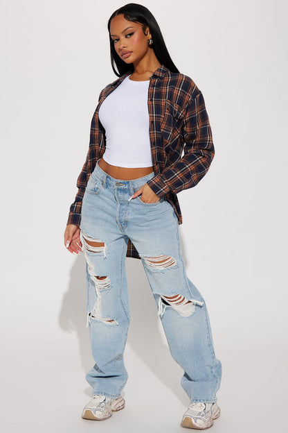 https://cdn.shopify.com/s/files/1/0293/9277/files/09-13-23Studio2_RA_RL_12-28-06_25_AB18361RSMD_LightWash_19771_SG.jpg?v=1695156670