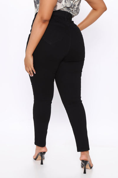 https://cdn.shopify.com/s/files/1/0293/9277/products/09-17-20Studio3_AP_RS_14-48-07_66_LOLA_Black_60653_PLUS_KL.jpg?v=1600381088&with=400&height=600