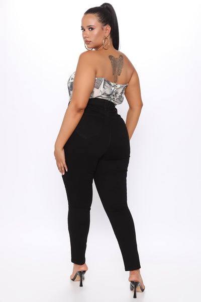 https://cdn.shopify.com/s/files/1/0293/9277/products/09-17-20Studio3_AP_RS_14-48-07_66_LOLA_Black_60654_PLUS_KL.jpg?v=1600381088&with=400&height=600