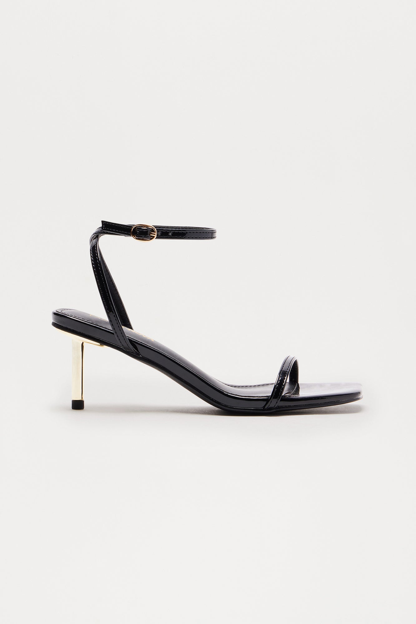 https://cdn.shopify.com/s/files/1/0293/9277/files/09-17-24_S15_25_ARISU01_Black_CZ_09-59-224590_PXF_ES.jpg?v=1726779341