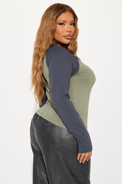 https://cdn.shopify.com/s/files/1/0293/9277/files/09-18-24_S3_13_79252YAJVETIVER_Olive_TK_AC_15-22-11_PLUS_44594_PXF.jpg?v=1726852059&with=400&height=600