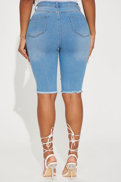 https://cdn.shopify.com/s/files/1/0293/9277/files/09-19-23Studio6_CB_AP_14-19-45_33_RJJ2048_Black_R_37771_MR.jpg?v=1695835908&with=400&height=600