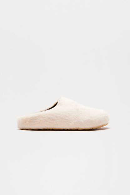 https://cdn.shopify.com/s/files/1/0293/9277/files/09-19-24_S15_17_FURRY10_Beige_CZ_09-02-385061_ES.jpg?v=1727218723