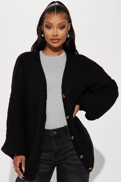 https://cdn.shopify.com/s/files/1/0293/9277/files/09-21-23Studio2_CC_RL_14-52-40_28_HF23F700_Black_P_20259_MP.jpg?v=1695848624