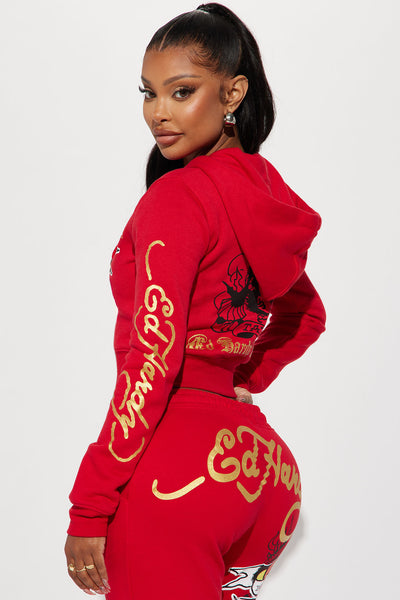 https://cdn.shopify.com/s/files/1/0293/9277/files/09-21-23Studio2_CC_RL_15-05-43_32_EHW180010_Red_60399_MP_MP.jpg?v=1696032852&with=400&height=600