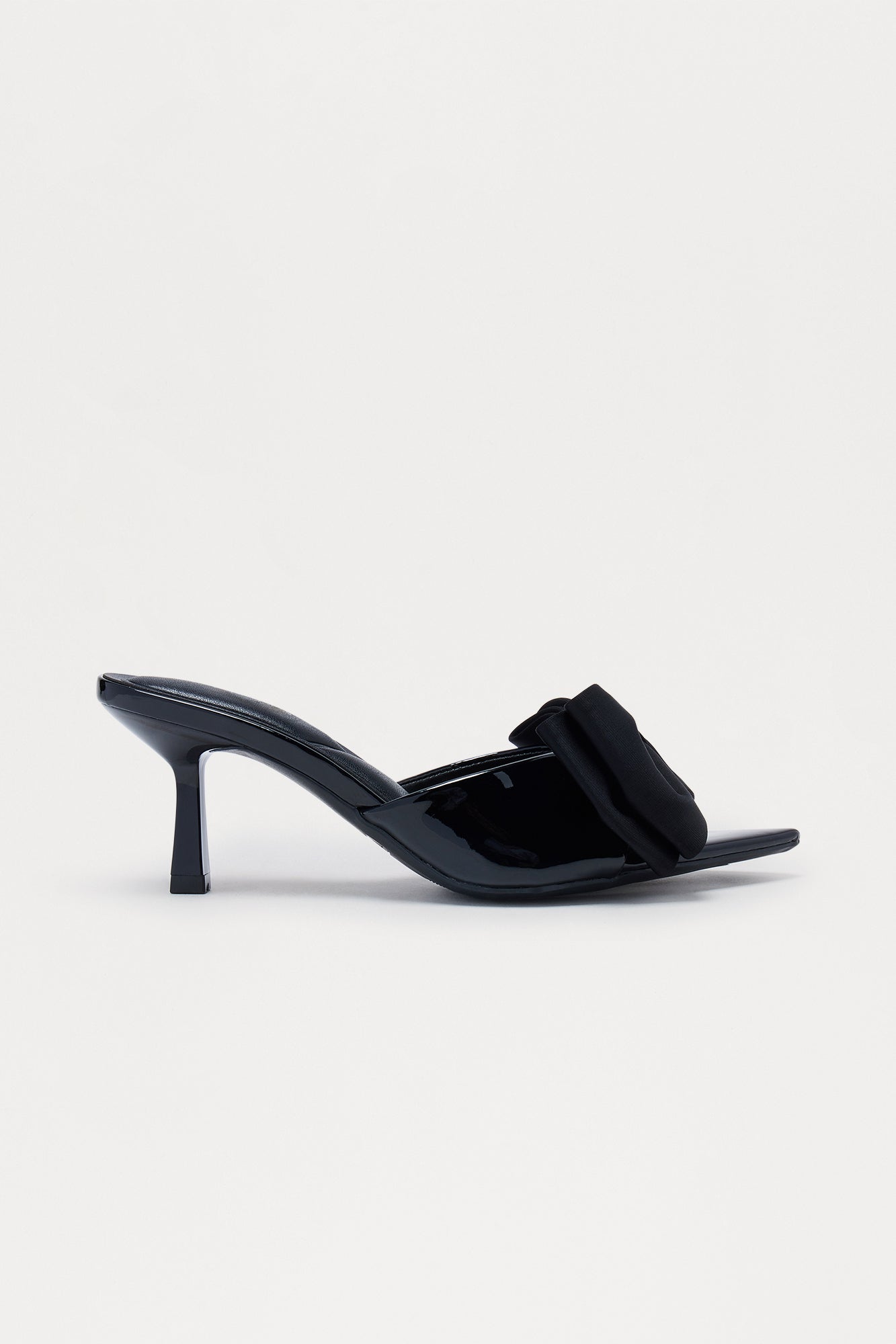 https://cdn.shopify.com/s/files/1/0293/9277/files/09-24-25_SL2_30_SUSAN60_Black_ZSR_AB_14-25-50_FLATLAY_12235_PXF.jpg?v=1758817216