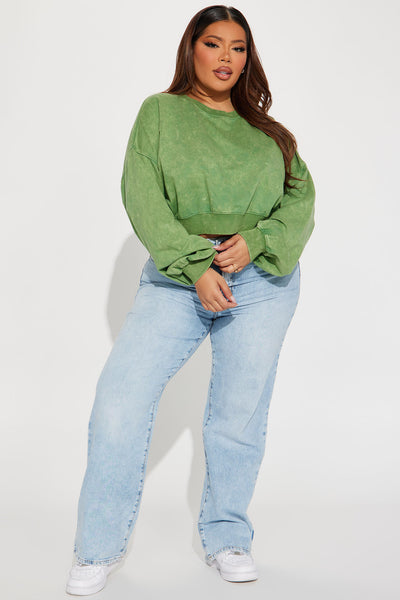 https://cdn.shopify.com/s/files/1/0293/9277/files/09-27-23Studio4_CB_AC_13-32-32_35_ZDZPK9761_Green_P_7713_PLUS_SG_KP.jpg?v=1738358639&with=400&height=600