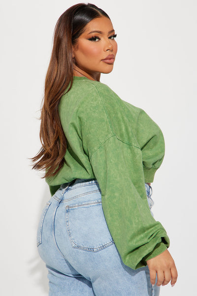 https://cdn.shopify.com/s/files/1/0293/9277/files/09-27-23Studio4_CB_AC_13-33-11_35_ZDZPK9761_Green_P_7724_PLUS_SG_KP.jpg?v=1738358639&with=400&height=600
