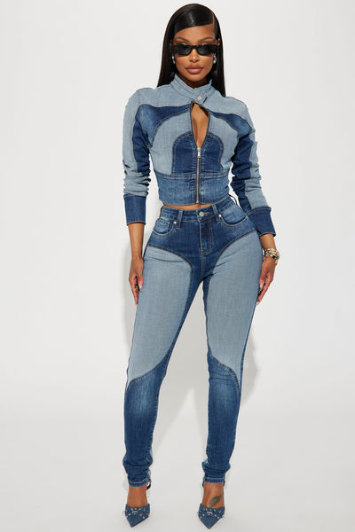 https://cdn.shopify.com/s/files/1/0293/9277/files/09-29-23Studio2_KJ_RL_11-22-03_21_FNTR414M1J_MediumWash_62039_MP.jpg?v=1748380839&with=400&height=600