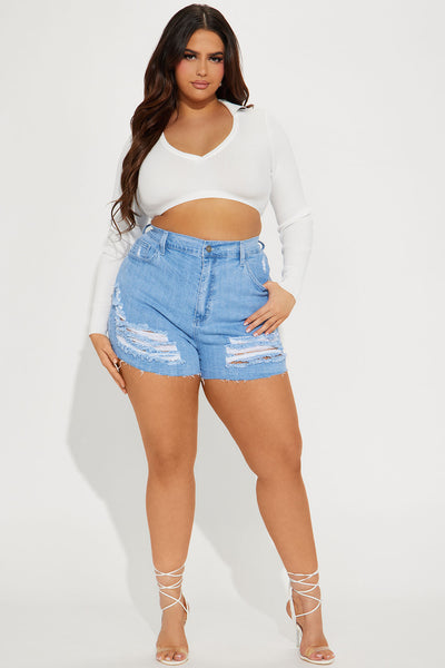 https://cdn.shopify.com/s/files/1/0293/9277/files/09-29-23Studio6_CB_DB_14-59-19_57_AB2534_LightWash_R_41959_PLUS_PXF_JB.jpg?v=1697239815&with=400&height=600