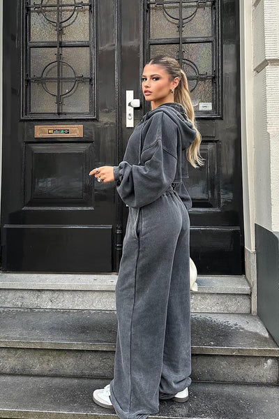 https://cdn.shopify.com/s/files/1/0293/9277/files/1-06-25__449_On_The_Go_Fleece_Pant_Set_Charcoal_LA.jpg?v=1737766783&with=400&height=600