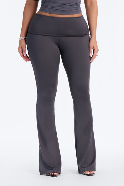 https://cdn.shopify.com/s/files/1/0293/9277/files/10-01-26_S4_39_FT25GWS032B_Charcoal_AB_AA_13-12-23_1429_PXF_CM.jpg?v=1791313194&with=400&height=600