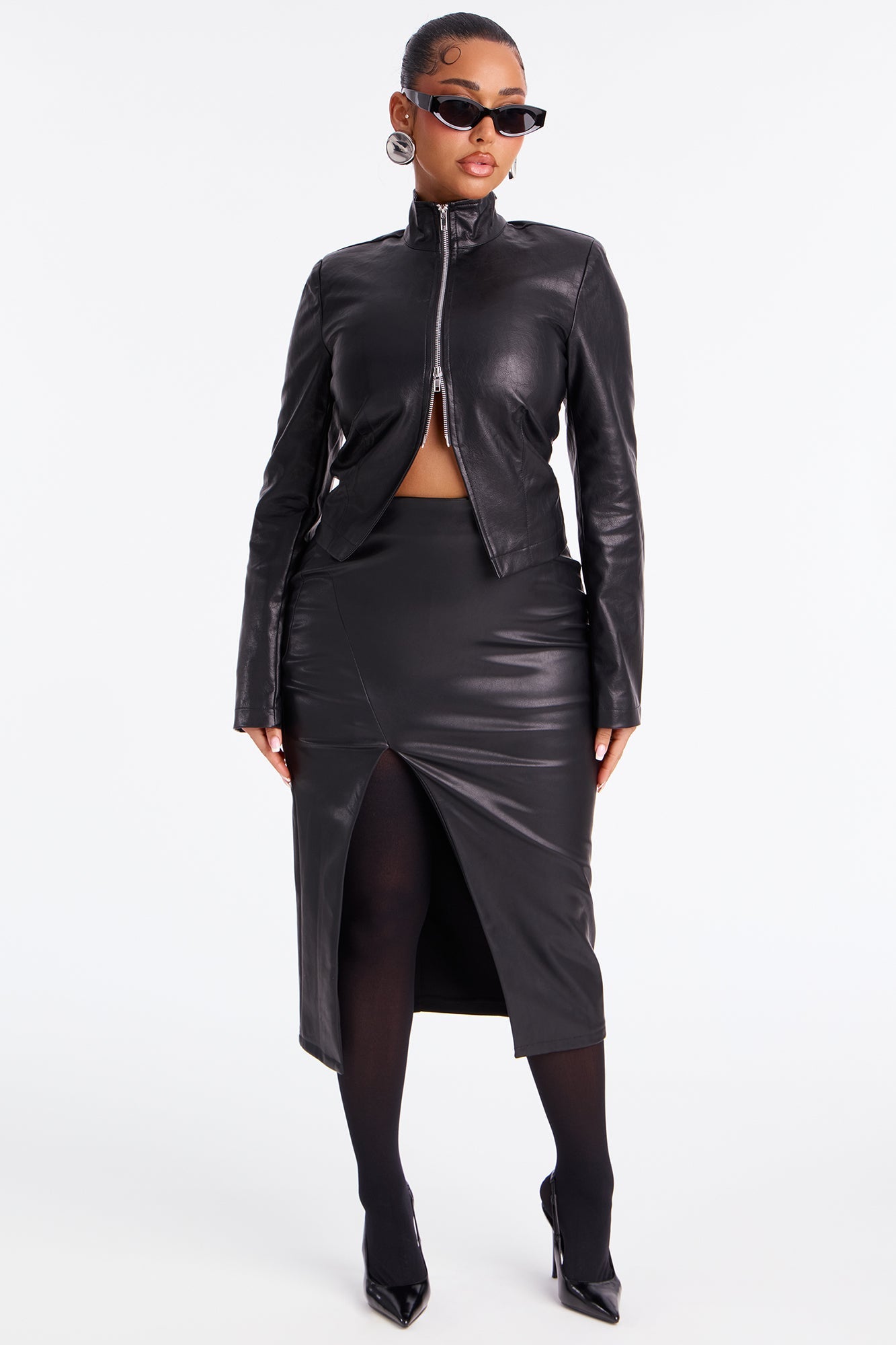 https://cdn.shopify.com/s/files/1/0293/9277/files/10-02-25_S6_3_V22507SK1104_Black_MS_DR_10-21-58_7176_PXF.jpg?v=1759867895