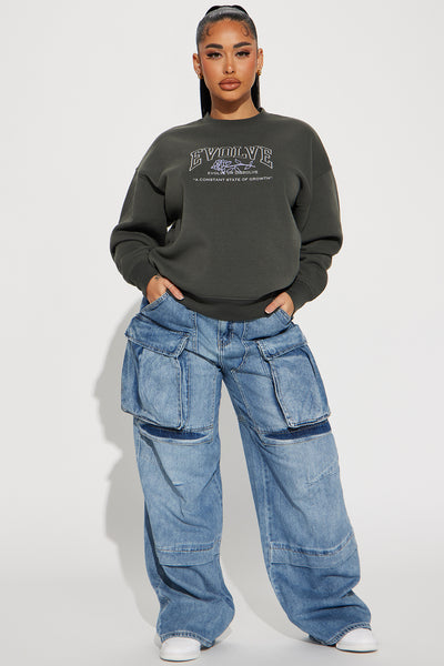 https://cdn.shopify.com/s/files/1/0293/9277/files/10-05-23Studio1_CB_MR_11-48-25_35_CLLG437F_BlackWash_P_27336_PXF.jpg?v=1697146007&with=400&height=600